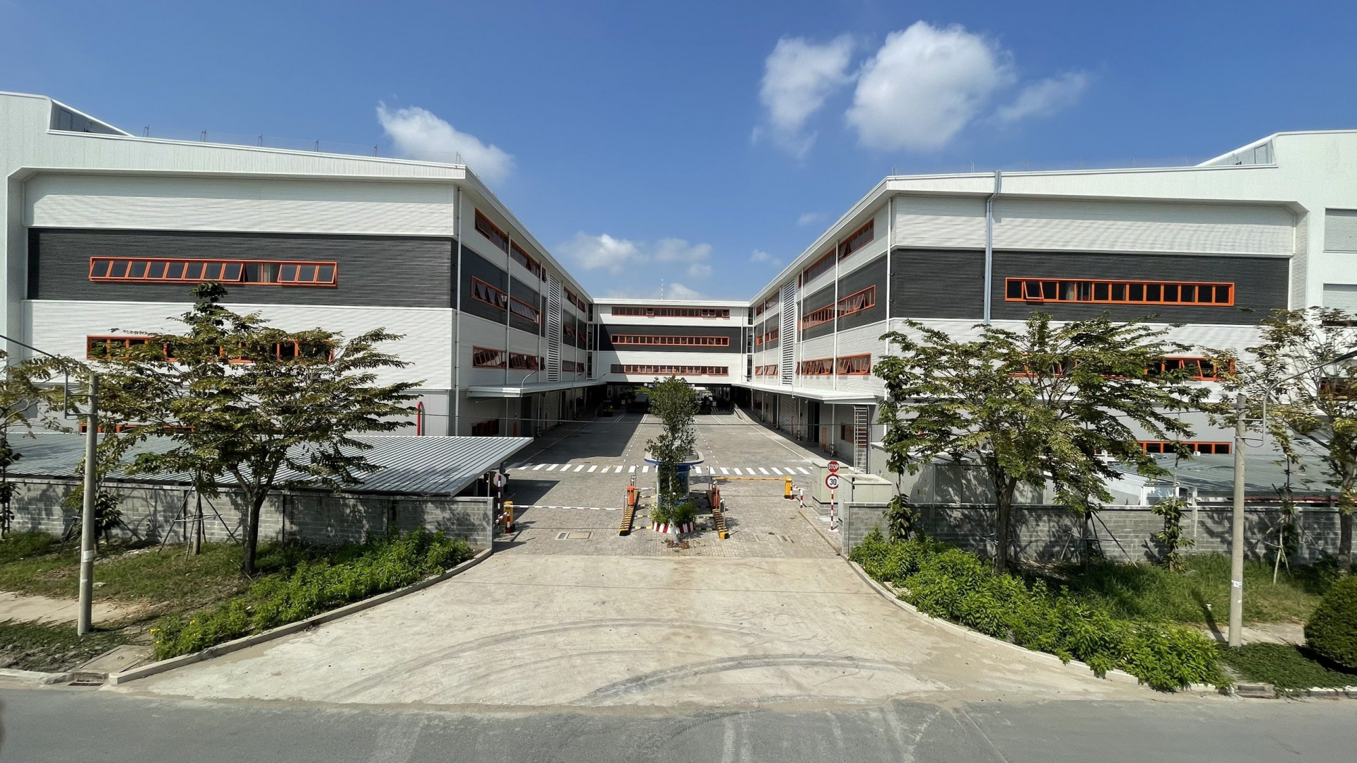 KIZUNA 3 拡張 - サービス付きの工場
