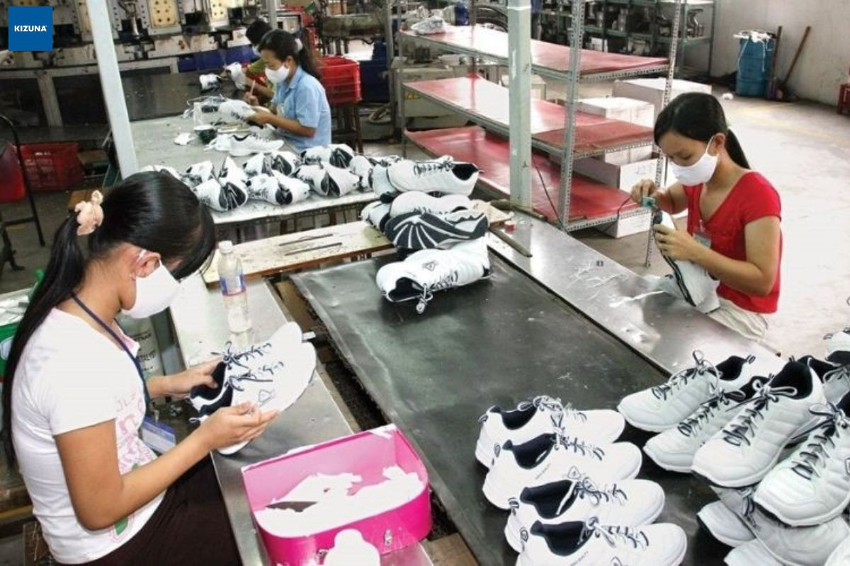 Xưởng sản xuất giày dép