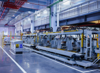 Strengths and challenges of Vietnam's manufacturing industry (low-cost labor, infrastructure issues, etc.)